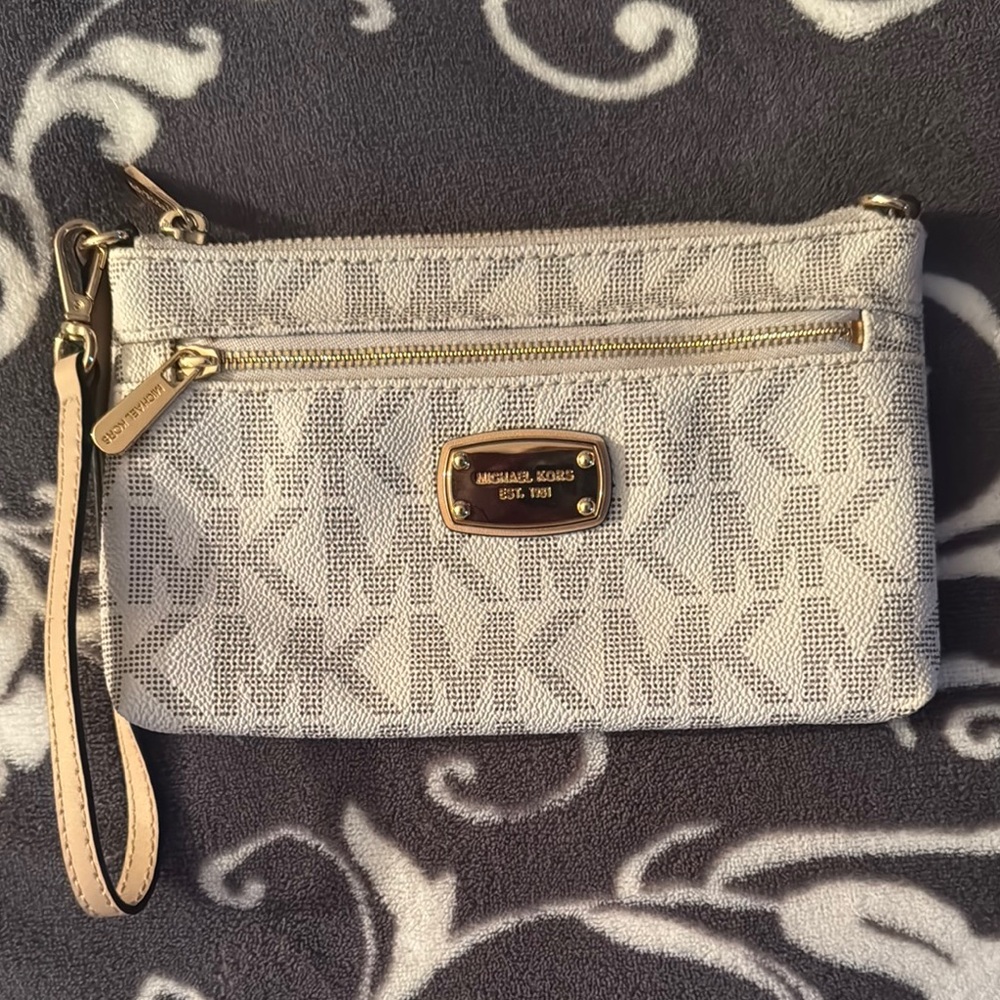 Michael Kors Cream Wristlet